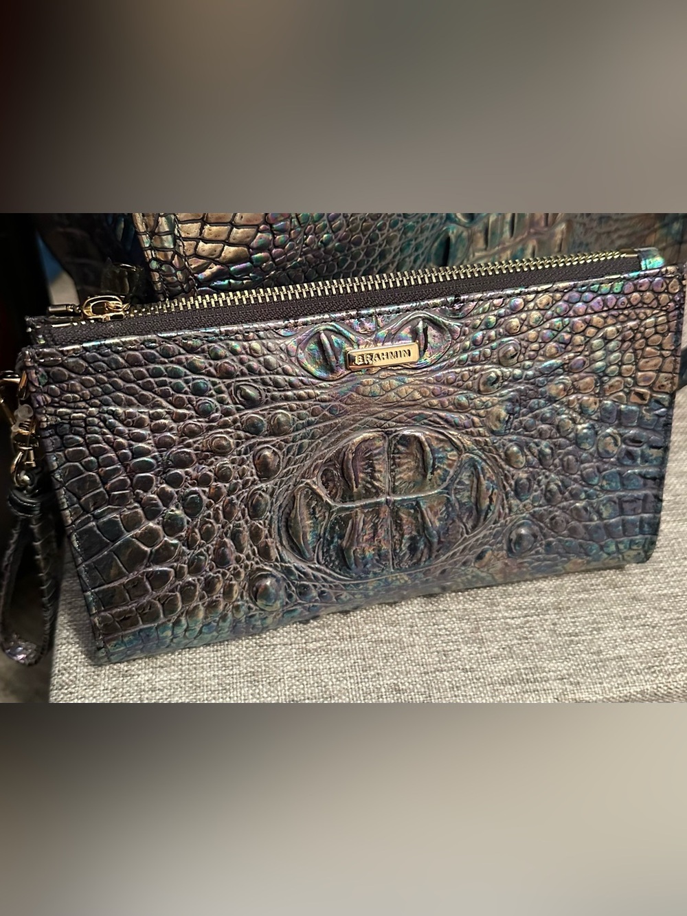 RARE Brahmin Mother of Pearl Daisy Iridescent/Holographic Wristlet - Picture 3 of 8